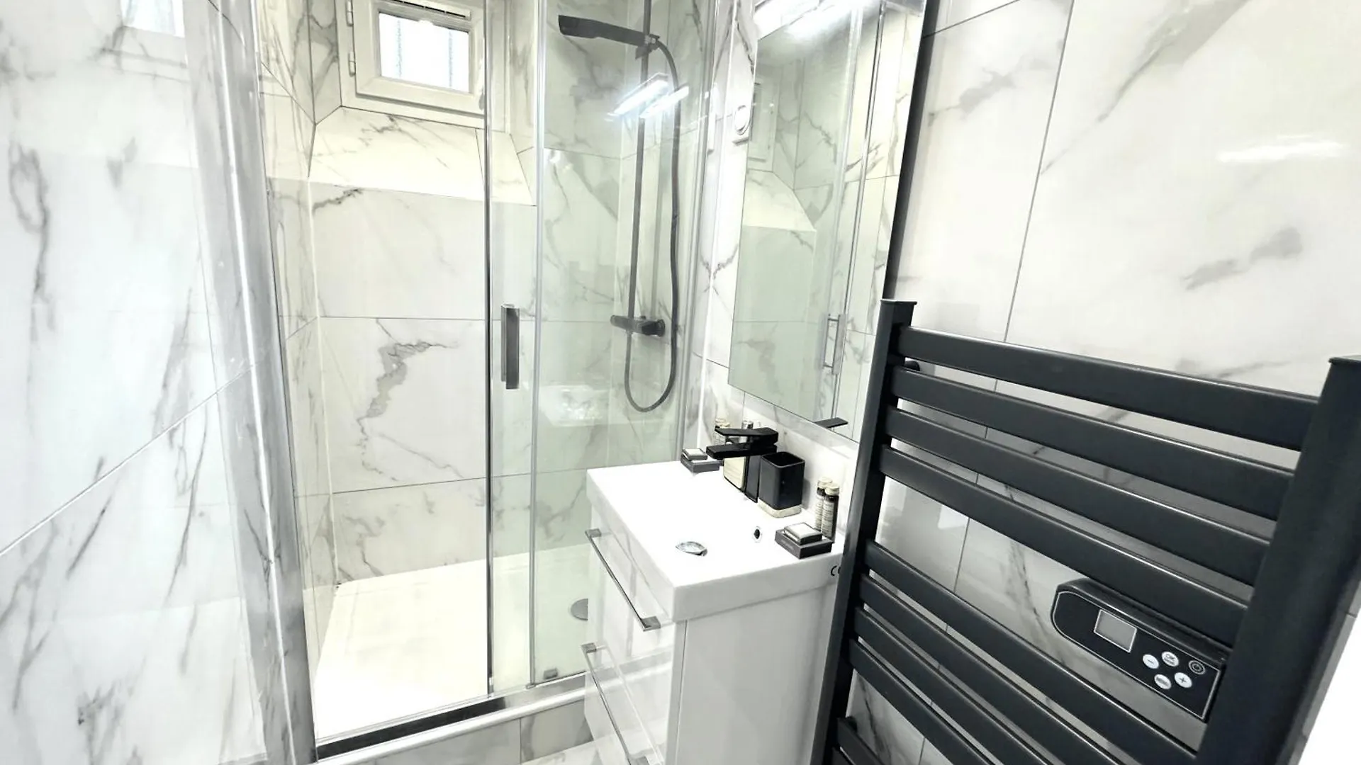Splendide Appartement Paris 18Eme 6P 0*,